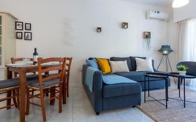 Groovy 1-Bedroom Apartment In Larnaca